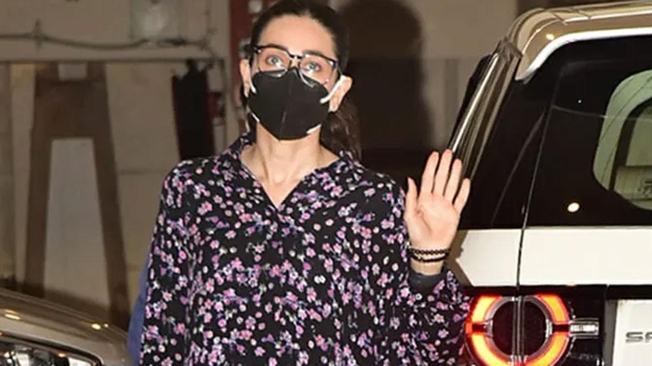 Karisma Kapoor shares glimpse from 'fam jam', posts fun video