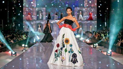 Tr Ruchika Sex Videos - Ruchika Sachdeva finale designer, Ananya Panday showstopper at FDCI x Lakme  Fashion Week