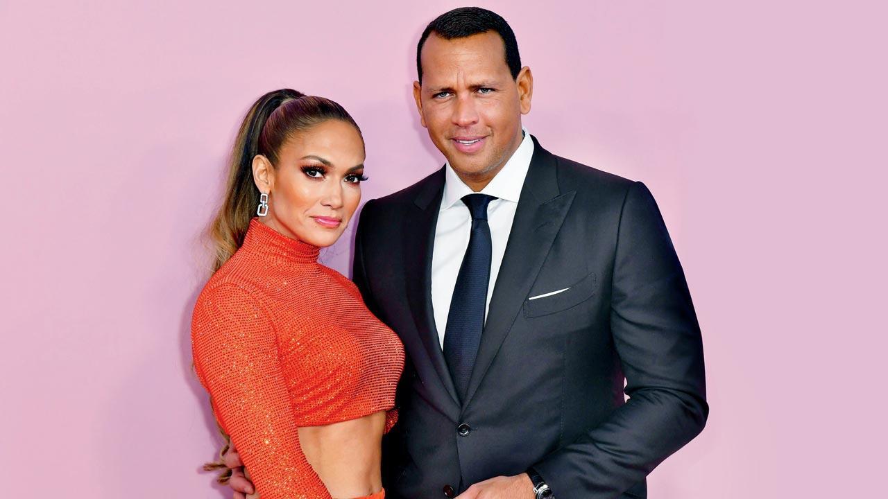 Jennifer Lopez smitten by Alex Rodriguez's gestures to win her back