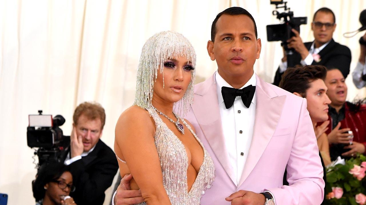 Jennifer Lopez had contemplated break-up with Alex Rodriguez for six months?