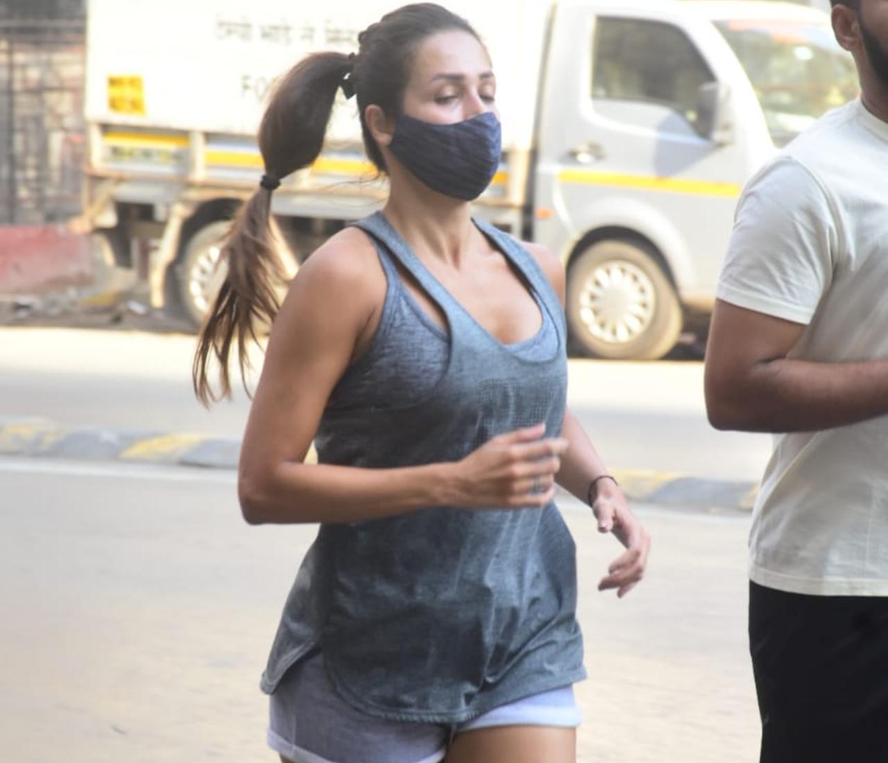 Malaika looked chic in her grey sports bra, crop top and shorts. She wore a blue mask to prevent the spread of COVID-19. She tied her hair in bun.