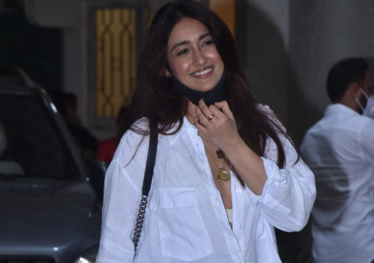Ileana D'Cruz's charming smile made our day. The actress was sporting a white shirt dress and trousers for the outing.