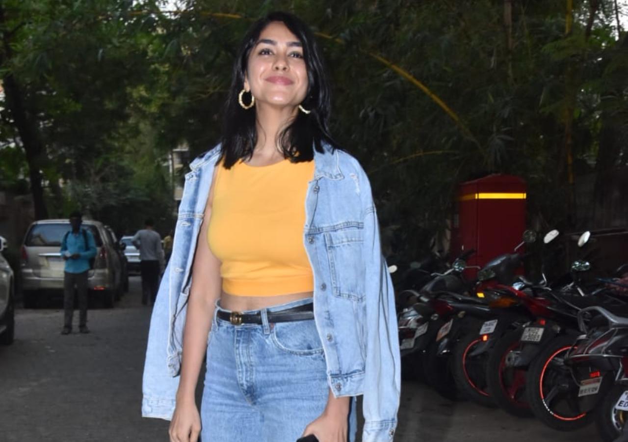 Speaking about smiles here's presenting the evergreen charm called Mrunal Thakur. The Super 30 actress opted for a yellow crop top, denim and jacket.