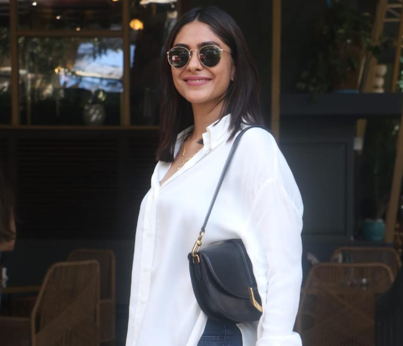 Mrunal Thakur happily posed for the photographers in a white shirt and pants in Juhu.