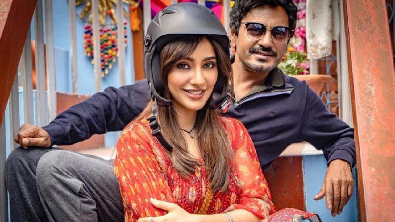 Nawazuddin Siddiqui shares a charming photo with co-star Neha from the sets of Jogira Sara Ra Ra