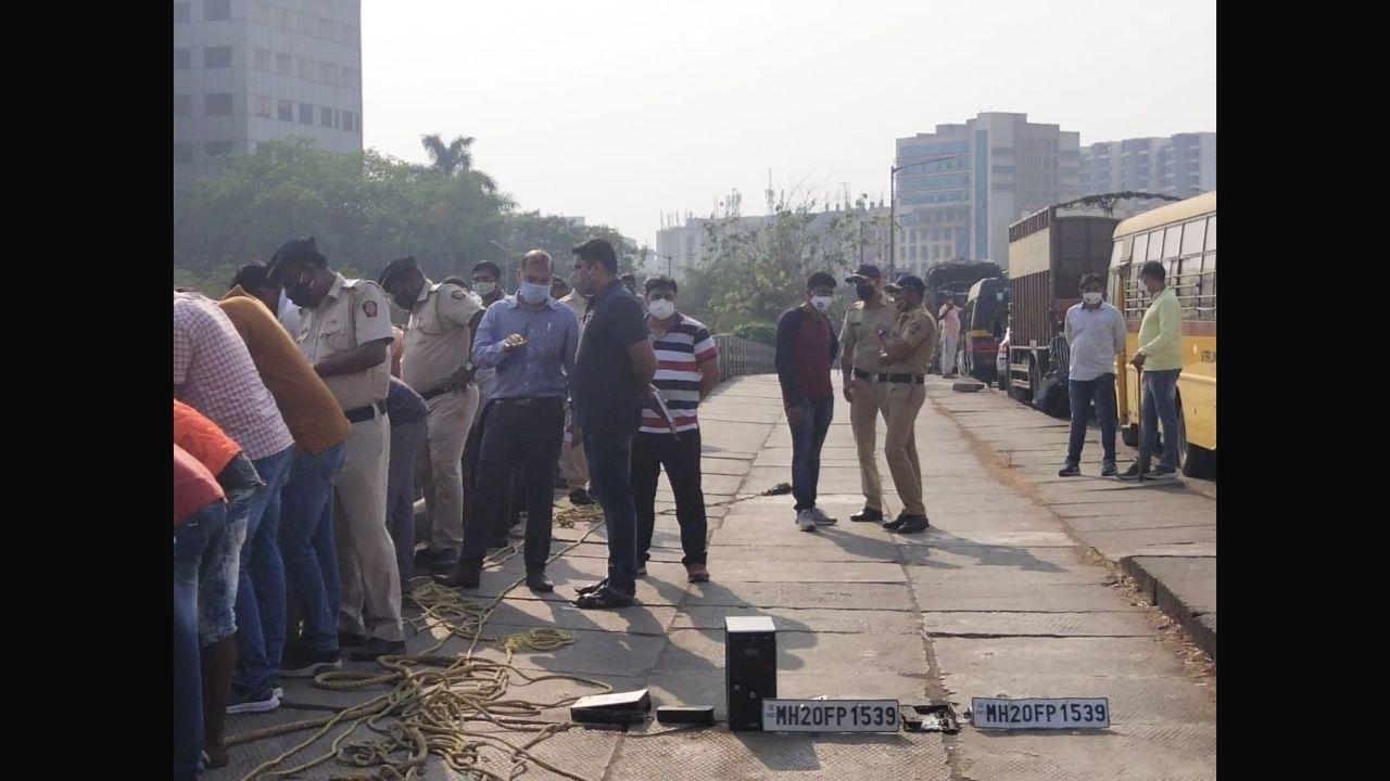 Mansukh Hiran's death case: NIA takes Sachin Waze to Mithi river bridge, recovers CPUs, number plates