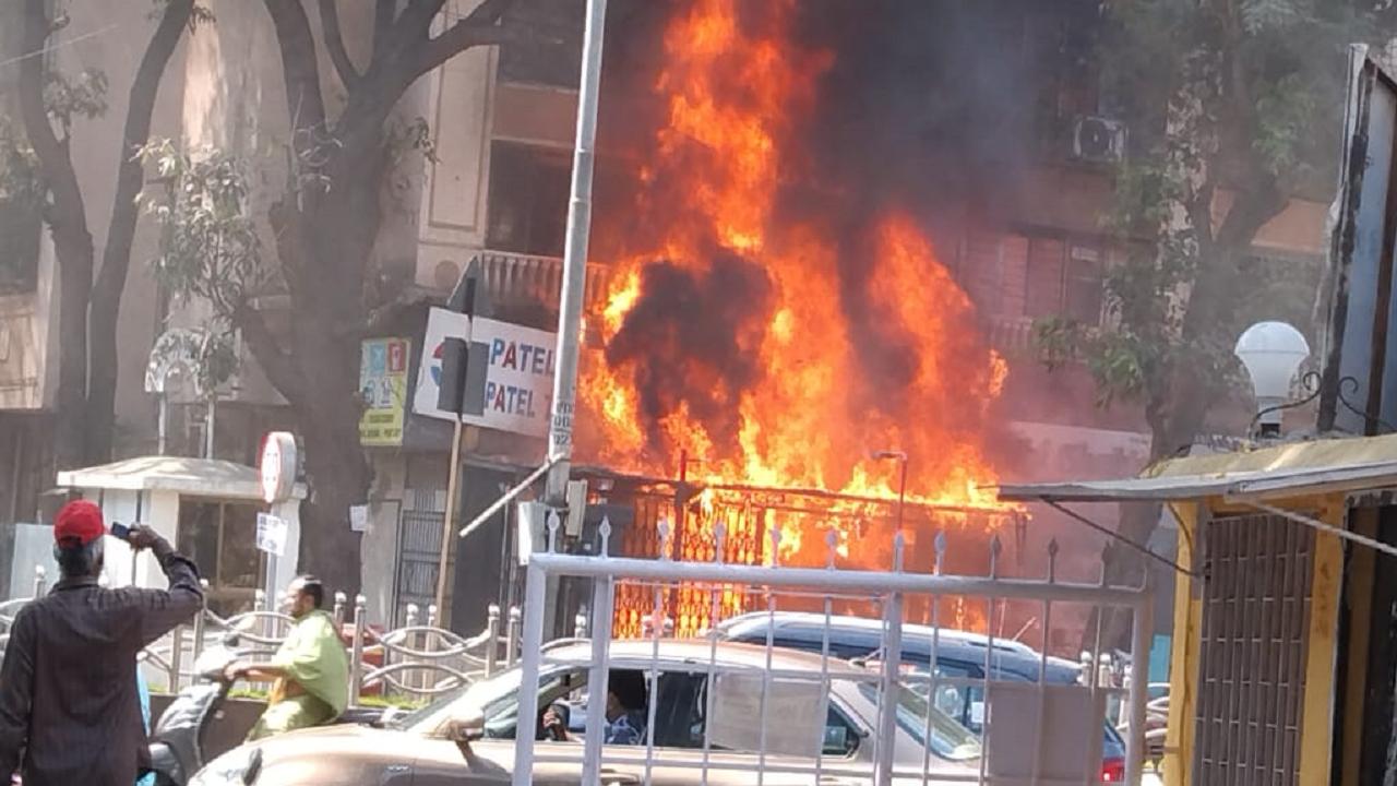 Mumbai: Fire breaks out at building in Kandivli, no casualty