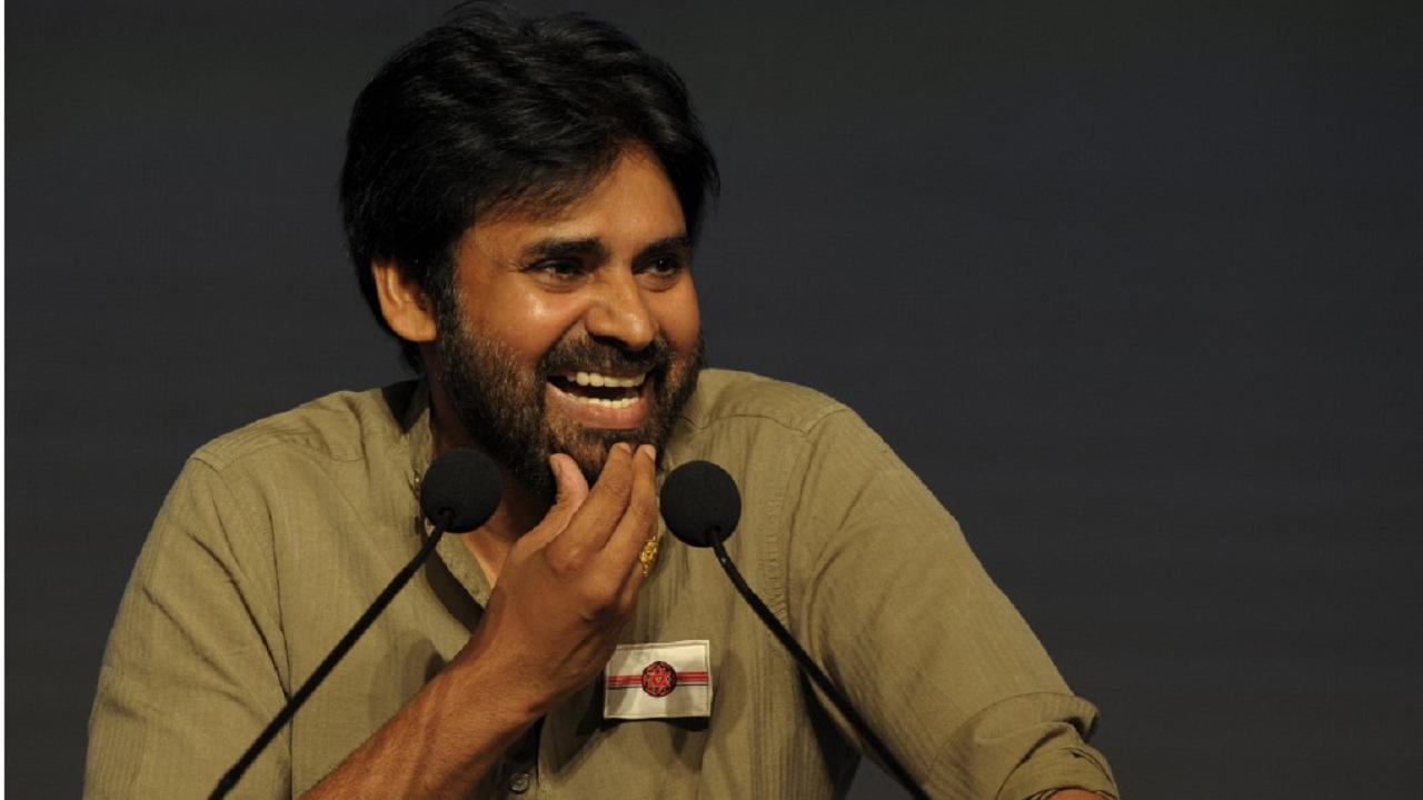Watch: Unruly fans, chaos at theatre showing Pawan Kalyan's film trailer