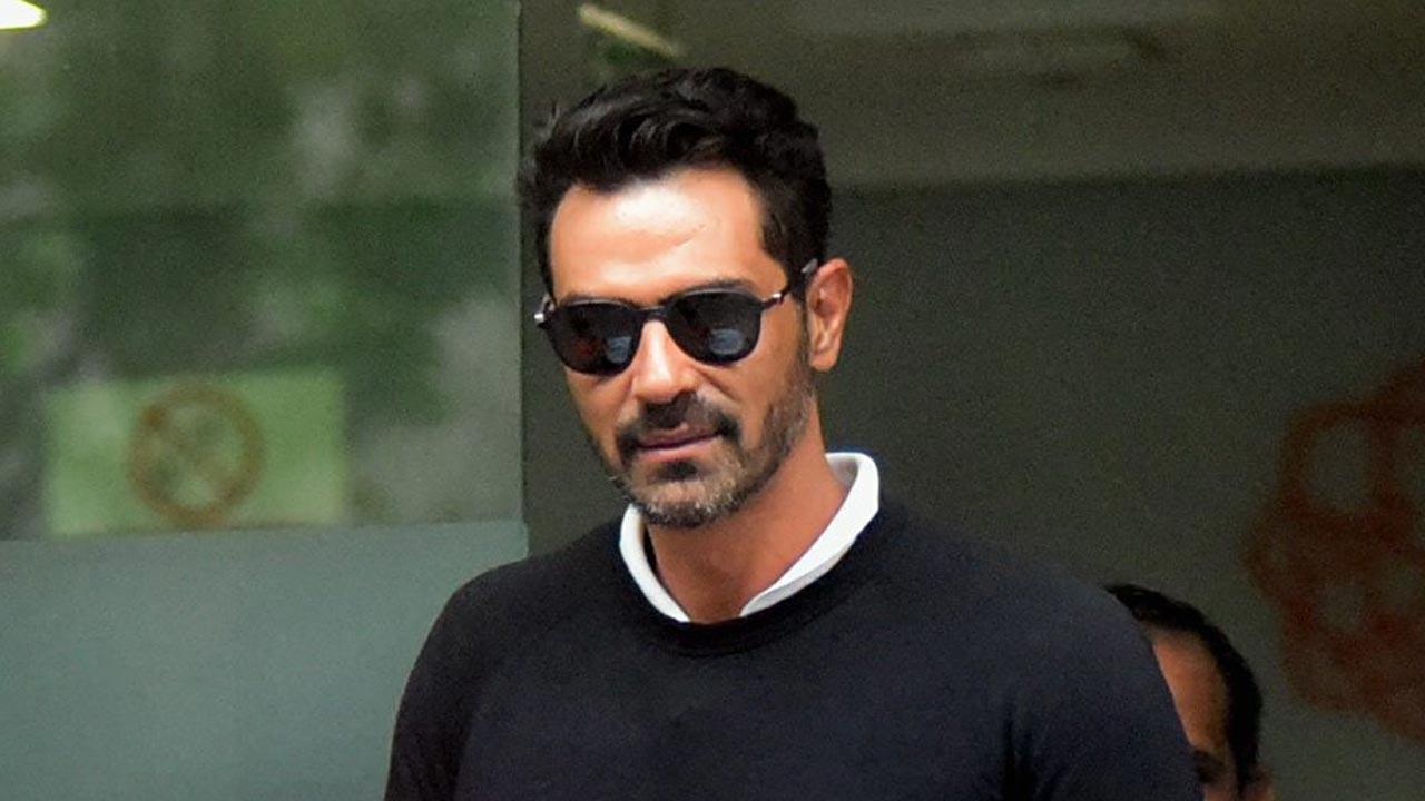 Arjun Rampal takes walk down memory lane, pays a visit to his college in Delhi