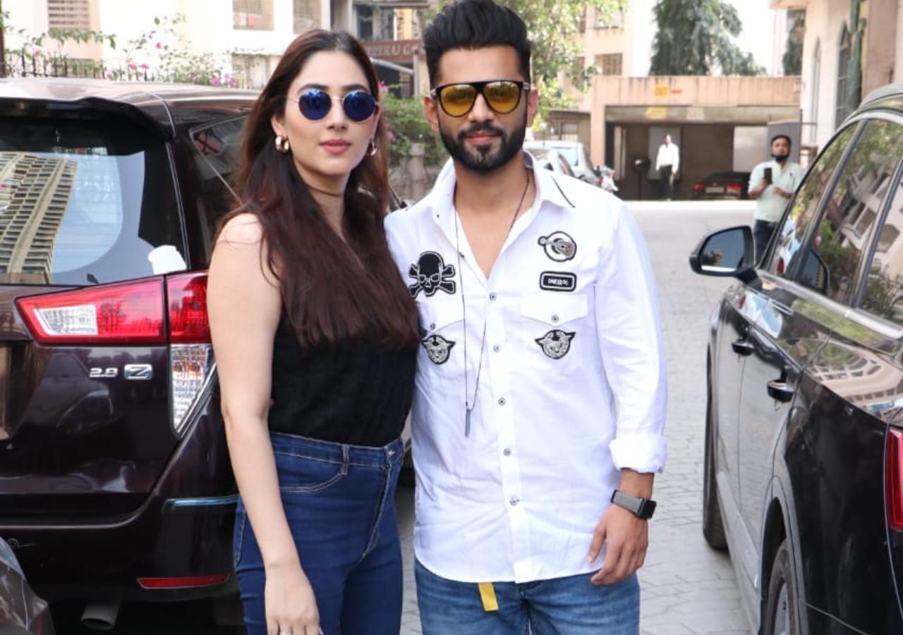 Rahul Vaidya was clicked with his girlfriend at a popular hangout in Andheri.