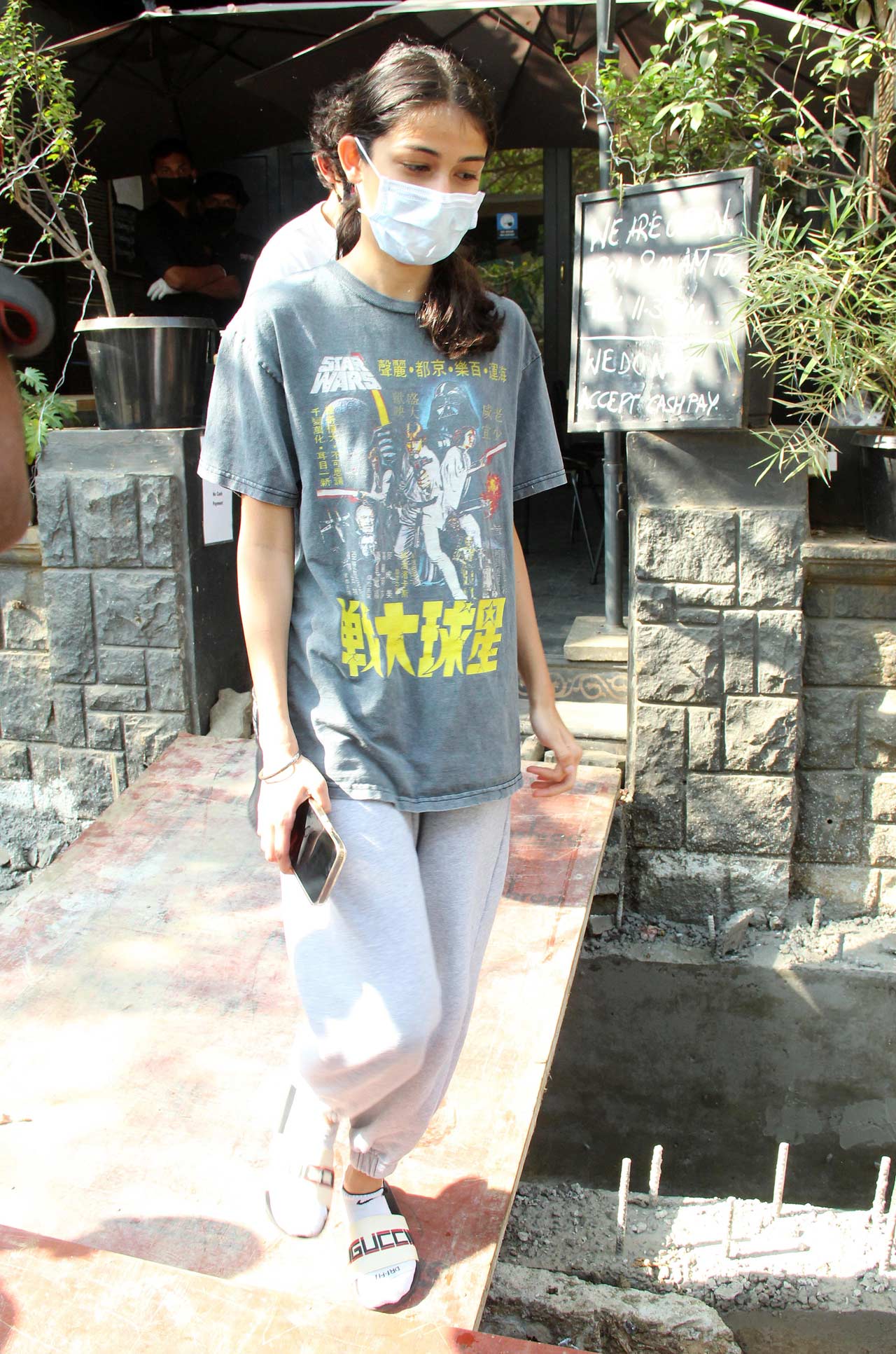 Rysa Pandey, Chunkey and Bhavana Pandey's daughter was also snapped with the birthday girl.