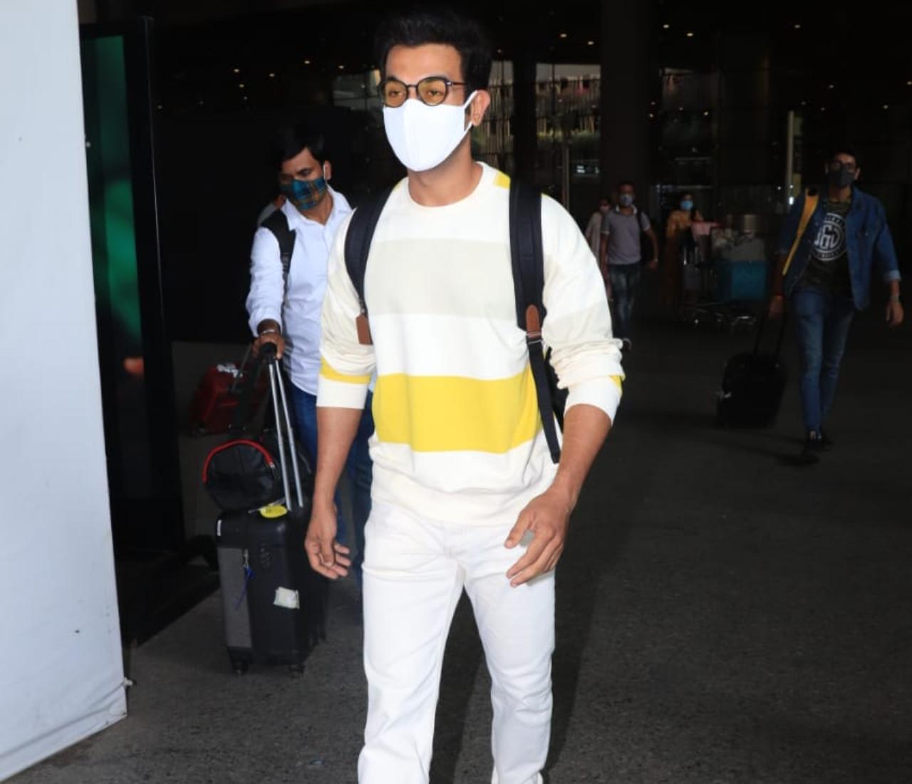 Rajkummar Rao was also seen at the airport. The actor is busy promoting his upcoming movie Roohi. The actor will be seen romancing with Janhvi Kapoor for the first time.