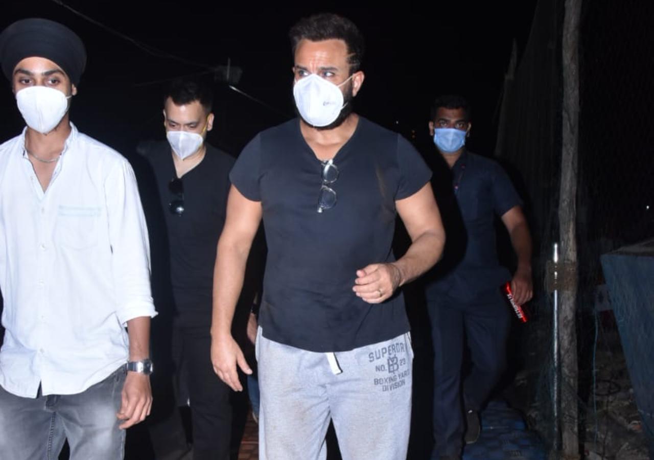 Saif Ali Khan was clicked by the photographers at Versova Jetty. The star opted for a black t-shirt and grey trousers for the outing. (All pictures: Yogen Shah).