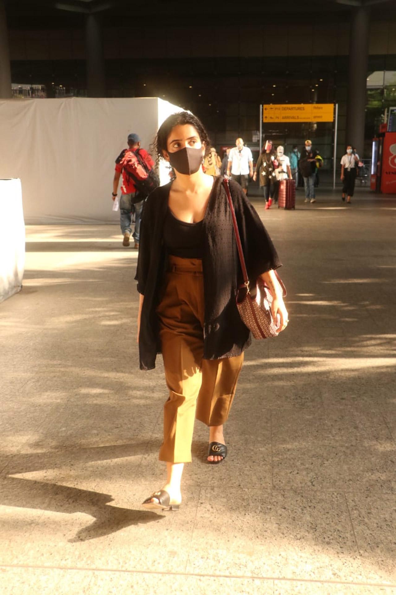 Sanya Malhotra is on cloud nine, as the actress is being lauded for her work in the recently released Netflix film Pagglait. The actress, however, did not seem to be in the mood to get clicked by the paparazzi when spotted at Mumbai airport.