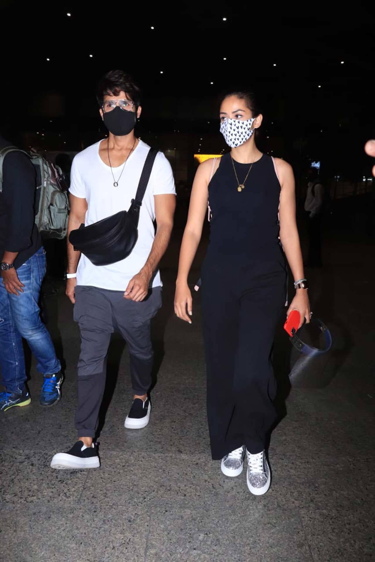 Shahid Kapoor and Mira Kapoor, who enjoyed their Goa trip as soon as the actor completed his shooting schedule, were clicked at the Mumbai airport. The actor, on the professional front, will be next seen in Jersey, opposite Mrunal Thakur.