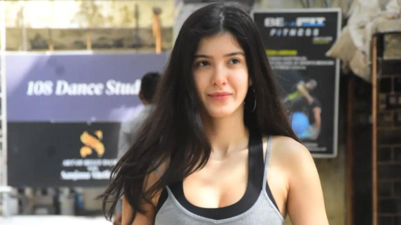 Sanjay Kapoor's daughter Shanaya set for acting debut in July