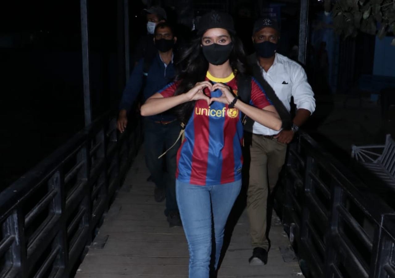 Shraddha Kapoor was clicked at Versova Jetty. The actress looked cute in her multi-coloured top and denim. Recently her last 2019 outing Chhichhore was adjourned the best film at the 65th National Awards. She played the love interest of the late Sushant Singh Rajput in the movie.