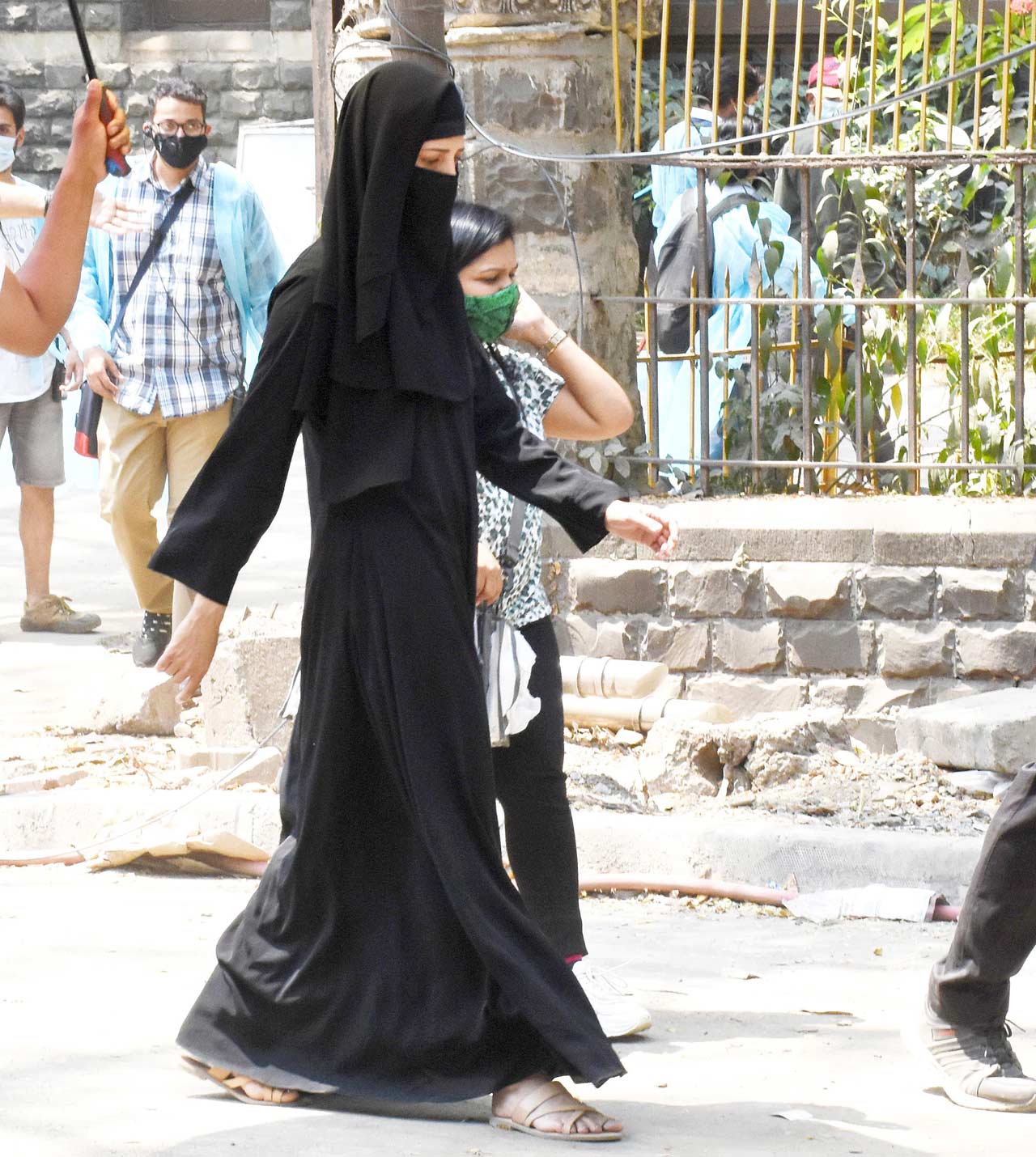 Shruti Haasan was clicked shooting for a film sequence in Bandra, Mumbai. The actress was seen wearing a hijab for her character. Speaking about her upcoming project, Shruti is yet to reveal anything about her next project.