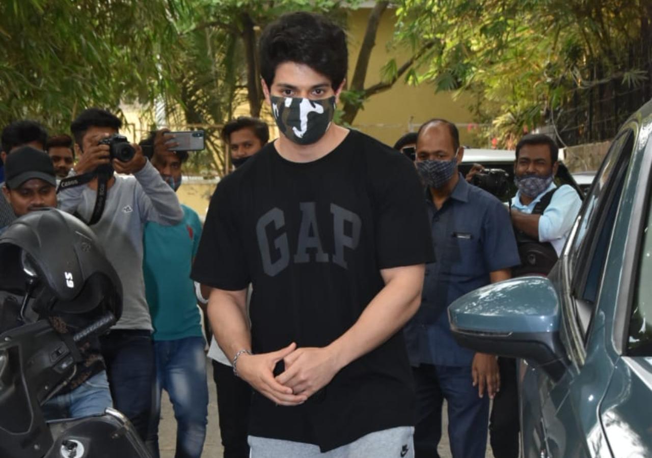 On the work front, Sooraj was last seen in Time to Dance opposite Isabelle Kaif and Waluscha De Sousa.