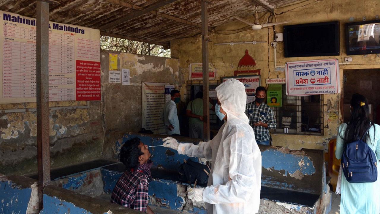 Mumbai: 7 hawkers found COVID-19 positive during random testing