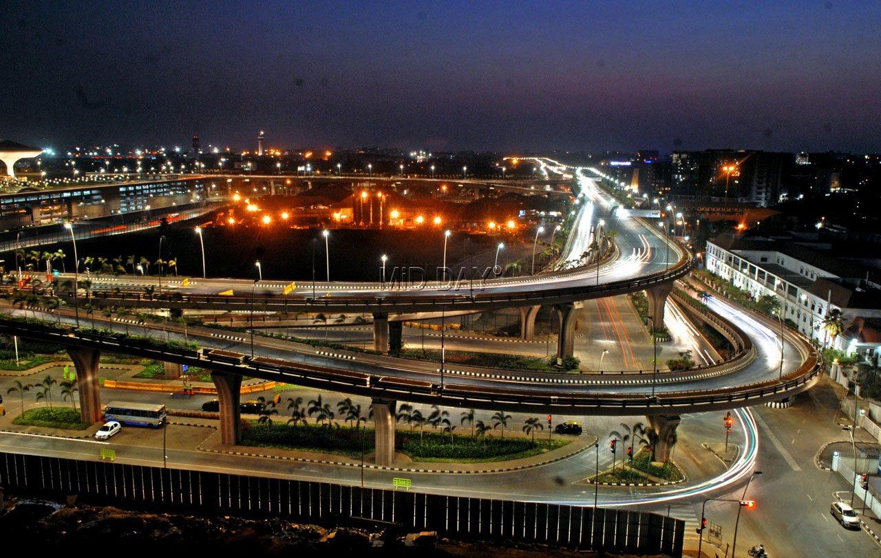 An aerial shot of the elevated road which leads to Chhatrapati Shivaji Maharaj International Airport also known as T2. The picture was taken from the JW Marriott hotel on 25/04/2014. Pic: Ashish Rane