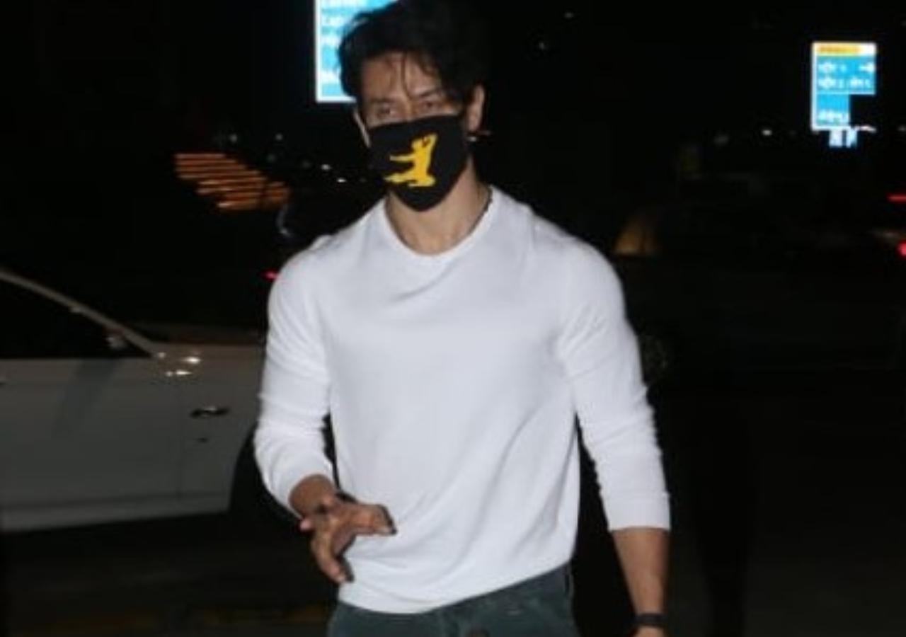 Tiger Shroff was snapped outside a popular restaurant in Bandra along with his sister Krishna Shroff and actress Disha Patani. It seems the gang enjoyed the get together in a memorable way. (All pictures: Yogen Shah).