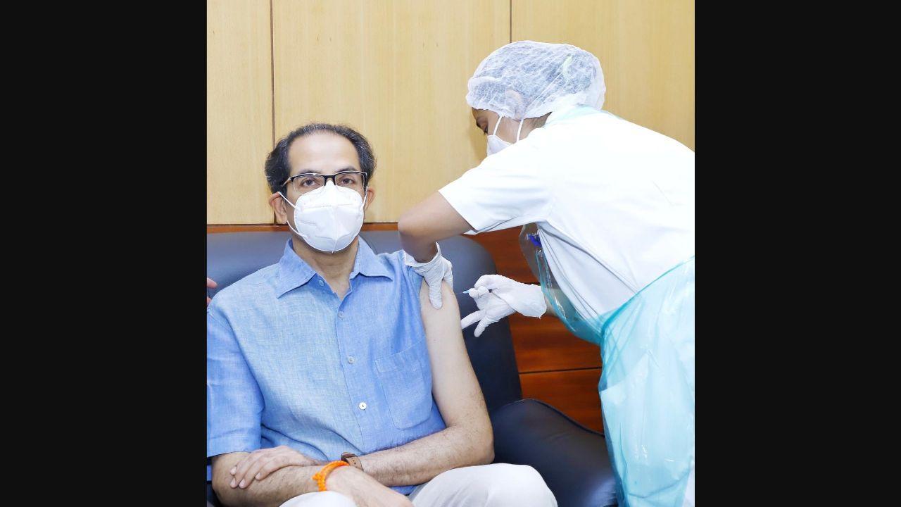 Mumbai: Chief Minister Uddhav Thackeray gets first dose of COVID-19 vaccine