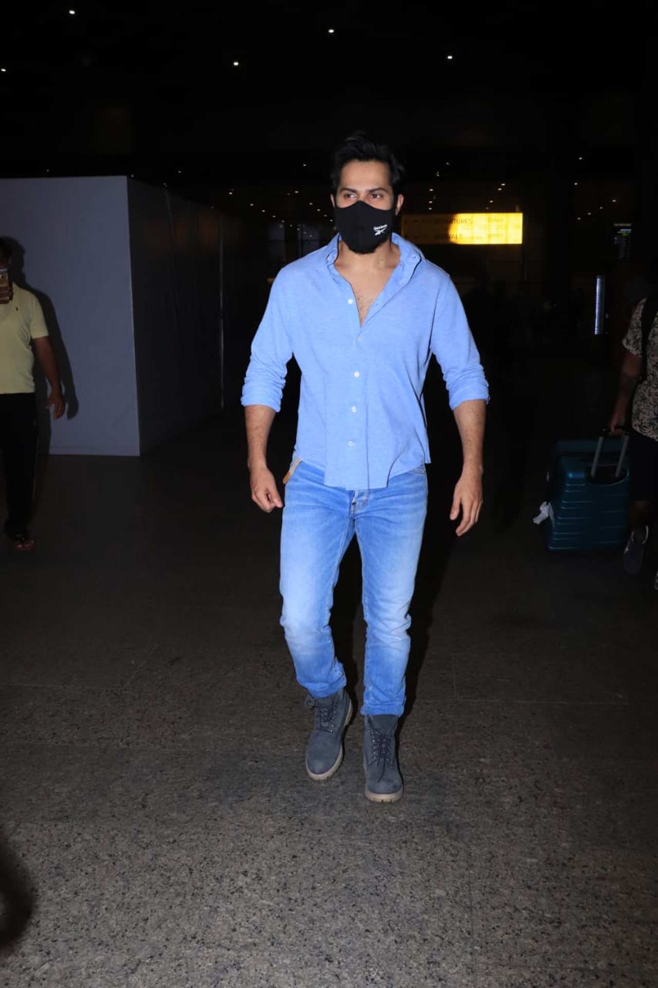 Coolie No 1 actor Varun Dhawan was also snapped by the shutterbugs at the Mumbai airport. The actor, on the work front, will be next seen in  Bhediya, Rannbhoomi and Jug Jugg Jeeyo.