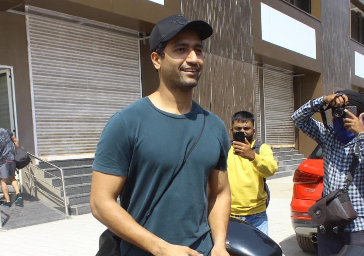 Vicky Kaushal was snapped flexing his muscles at his gym in Bandra. The actor opted for a grey t-shirt and pants for the outing.