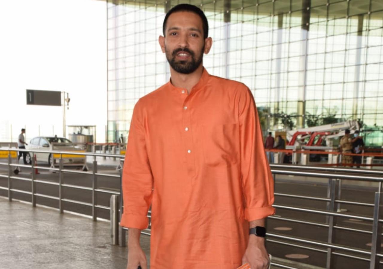 Vikrant Massey too happily posed for the paparazzi at the airport. Last seen in Ramprasad Ki Tehrvi, the 33-year-old star has films like Haseen Dillruba, 14 Phere and Mumbaikar.