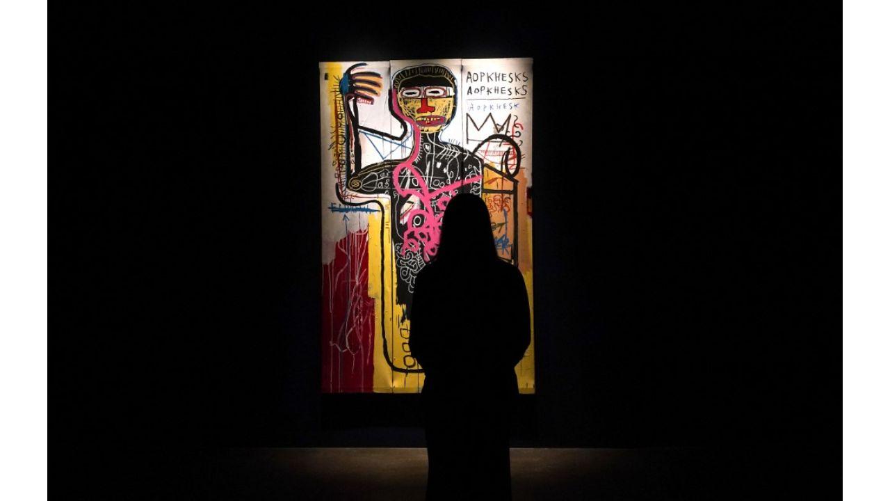 A woman looking at Jean-Michel Basquiat's 'Versus Medici' during a press preview for Sotheby's Impressionist & Modern Art Evening Sale Live Auction: May 12, 2021, in New York.
Photo: Timothy A. Clary / AFP