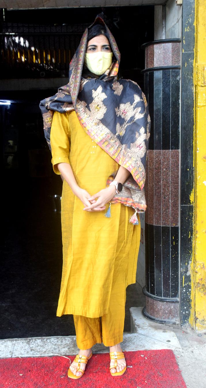 Aahana Kumra dressed in traditional attire was clicked at a Gurudarwa in Andheri. The actress was clicked distributing food packets and rations.
