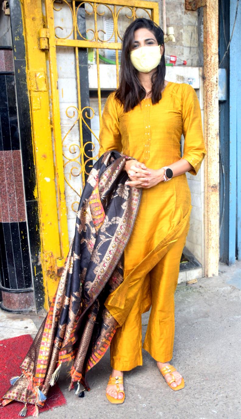 On the work front, Aahana Kumra will be seen in Madhur Bhandarkar's film 'India Lockdown' and in the remake of the French television drama 'Call My Agent!'. The actress also has a role in the period drama 'Shamshera' starring Ranbir Kapoor.