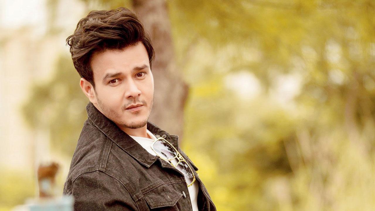 Television actor Aniruddh Dave is out of ICU; still on oxygen support