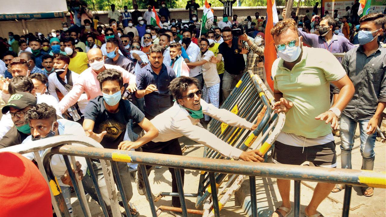 4 held in Narada case: Arrest, bail and stay on bail; all in a day