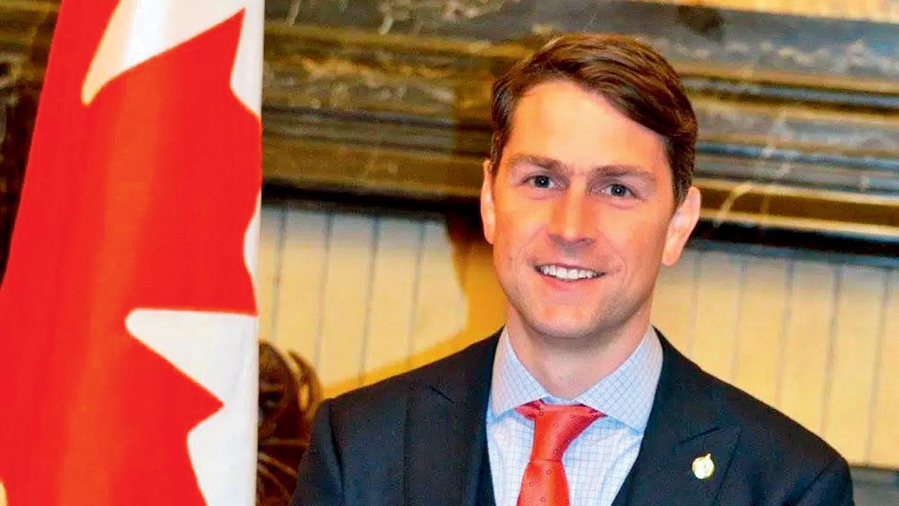 Canadian MP does it again: appears naked during video con