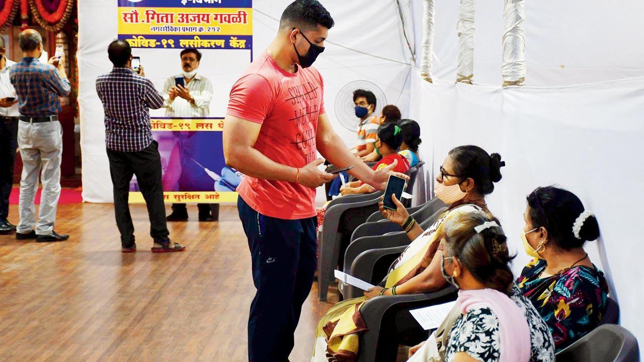 Mumbai: 493 lactating mothers jabbed; walk-ins shut again