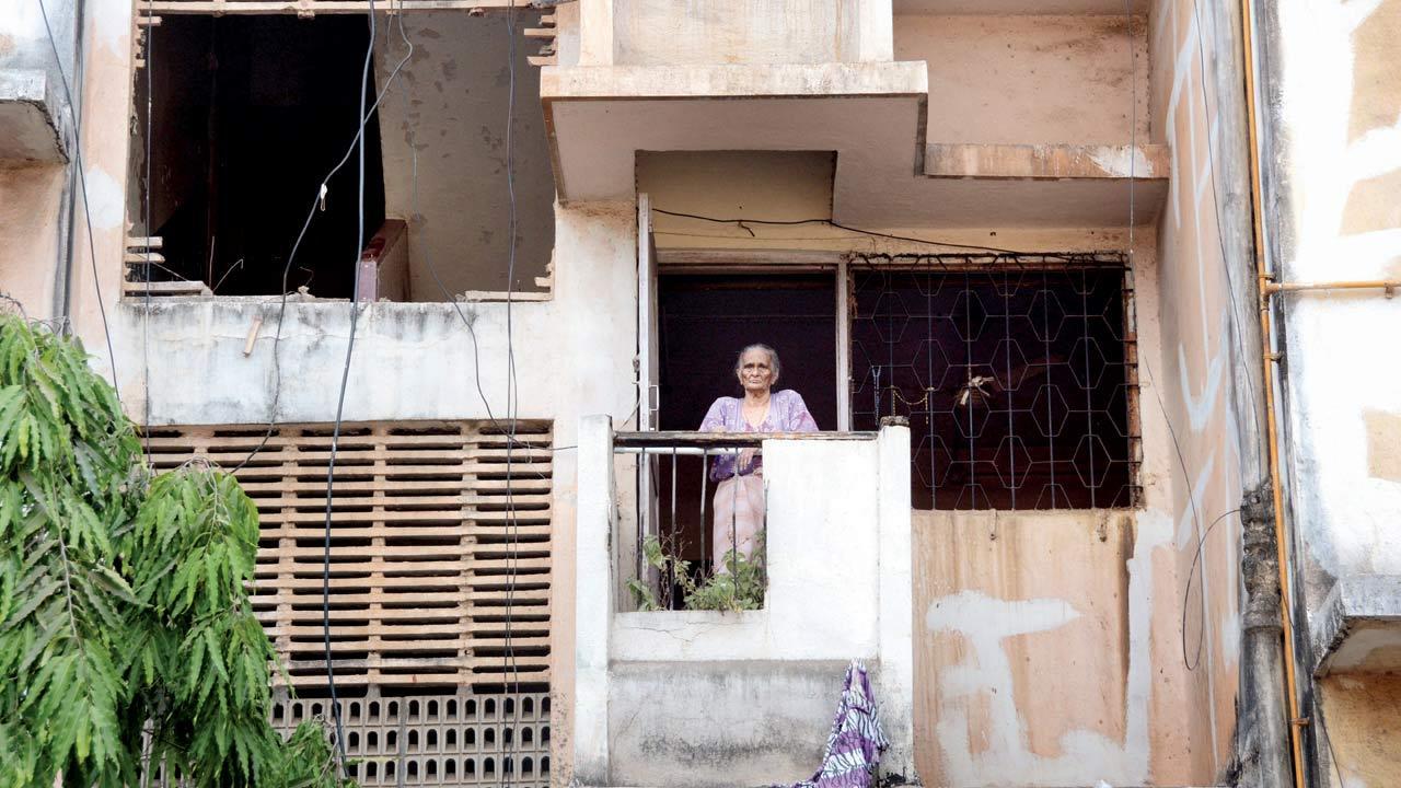 Nowhere to go, 83-year-old stuck in creaky building in Mumbai