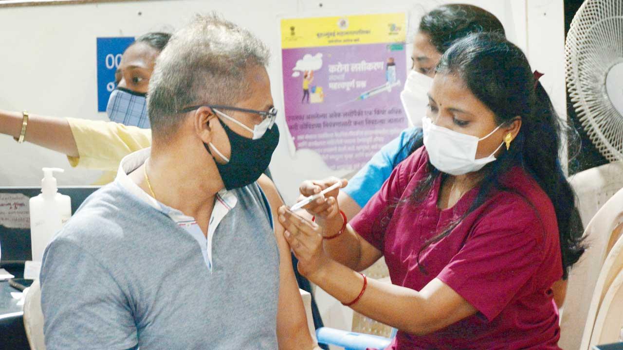 Mumbai: Now, seniors can walk in on 3 days next week for their second vaccine dose