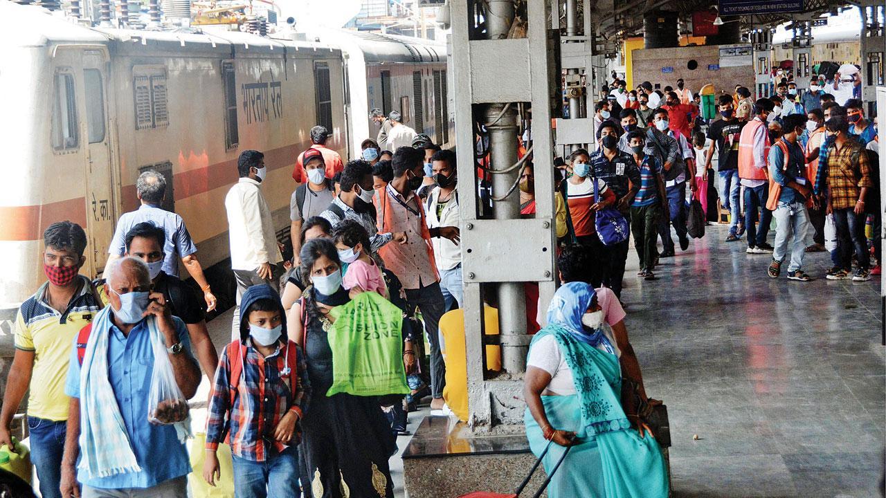 Mumbai: 450 kits for Covid-19 tests of 20,000 passengers arriving at Lokmanya Tilak Terminus