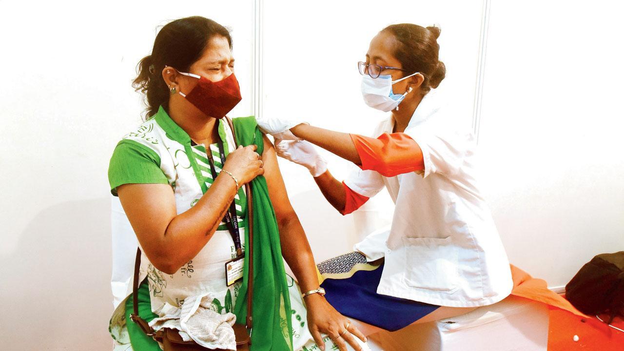 Don't use different mobile numbers to book vaccination, says BMC; Twitter hits back