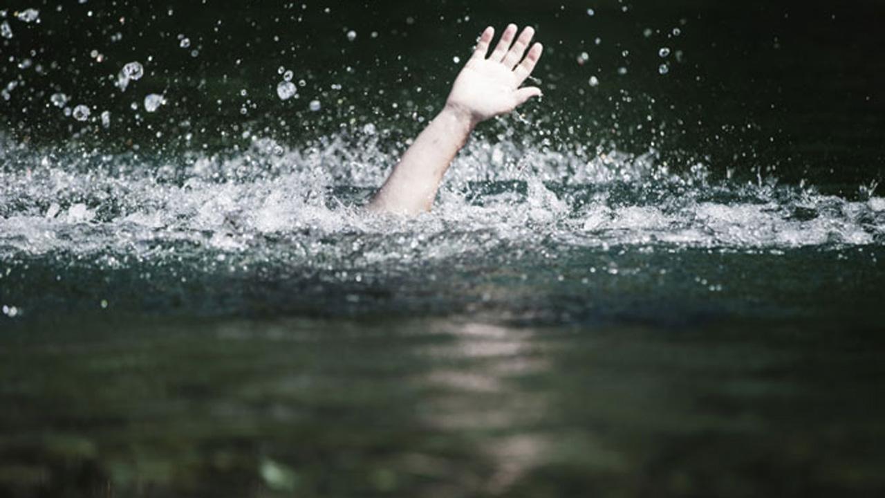 Andhra Pradesh: 3 dead, 5 missing as country boats capsize in river