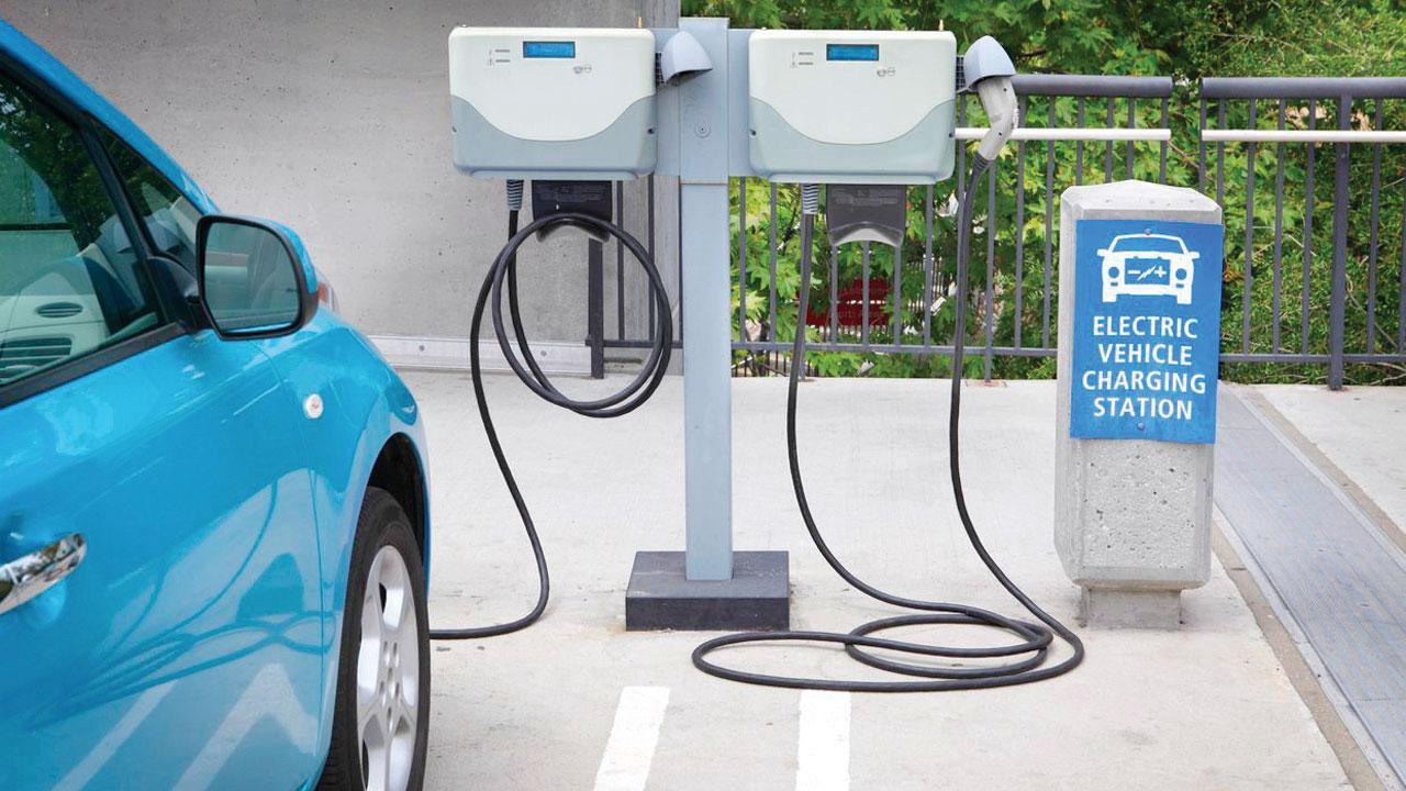 Maharashtra to make highways EV ready by 2025