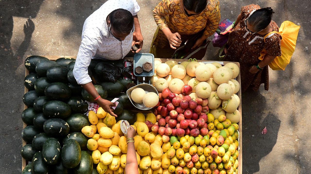 A woman shows her purse to a fruit seller in Lalbaug to prove her point. Photo: Suresh Karkera