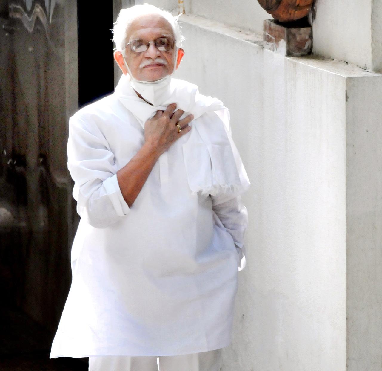 Veteran lyricist and writer Gulzar Saab briefly stepped out of his Bandra home to greet the photographers. Veteran lyricist and writer Gulzar Saab briefly stepped out of his Bandra home to greet the photographers.