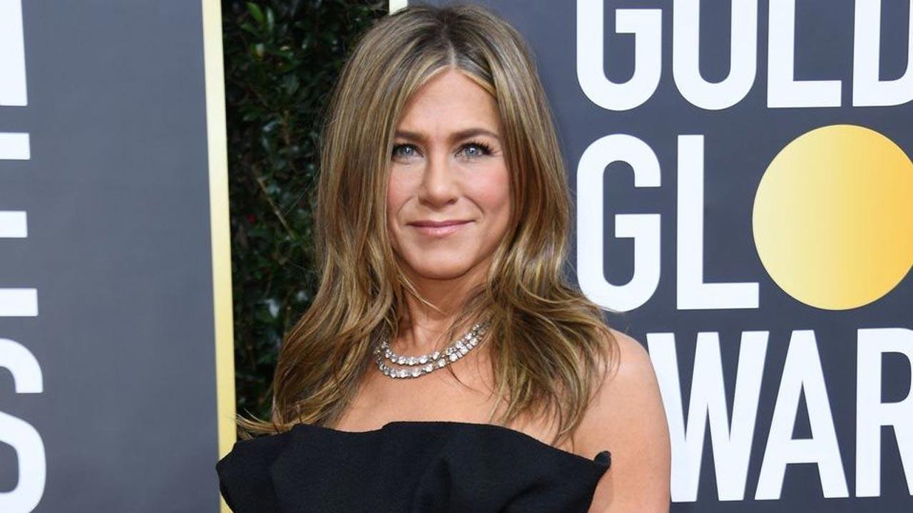 Jennifer Aniston shares BTS clip from sets of 'Friends'