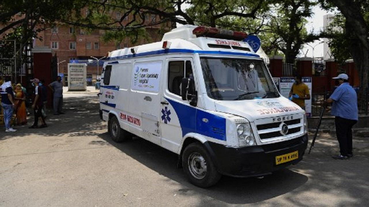 Failed to get bed, 34-year-old dies outside Delhi hospital