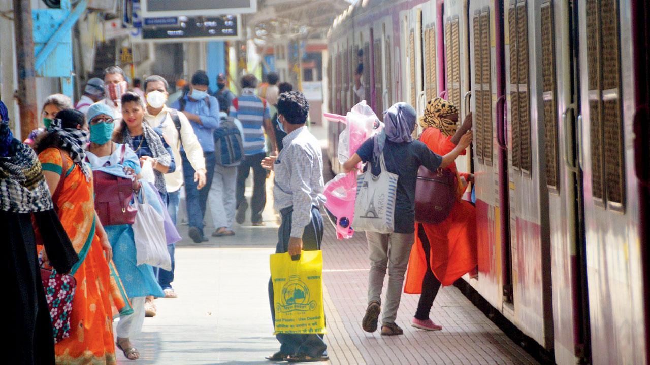 Commuter body wants Mumbai local trains for those beyond Kalyan
