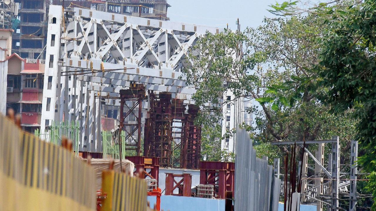 Mumbai: Lack of industrial oxygen, labour delay Lower Parel railway bridge