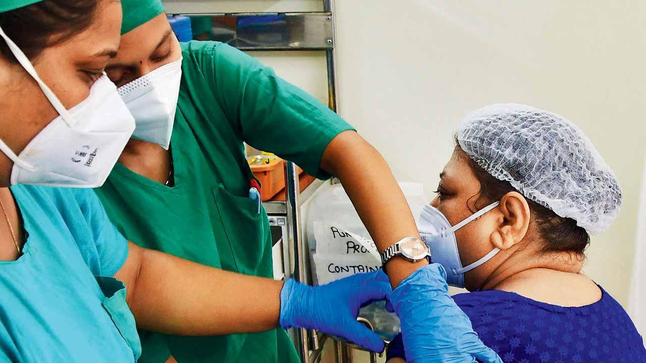 Mumbai: Lactating mothers can walk in today for Covid-19 vaccination
